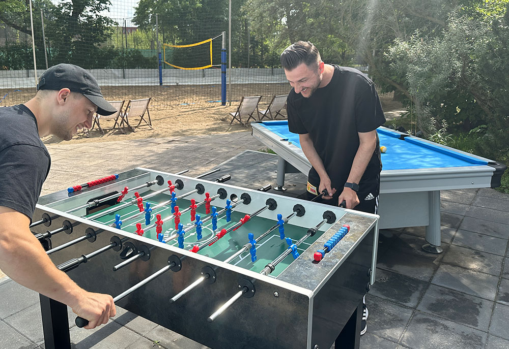 SKY Sportsbar Outdoor Tischkicker Billard Outdoor Kickerworld Berlin