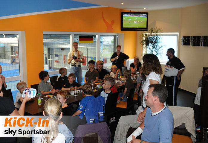 SKY Sportsbar Outdoor sky sportsbar kick-in lounge