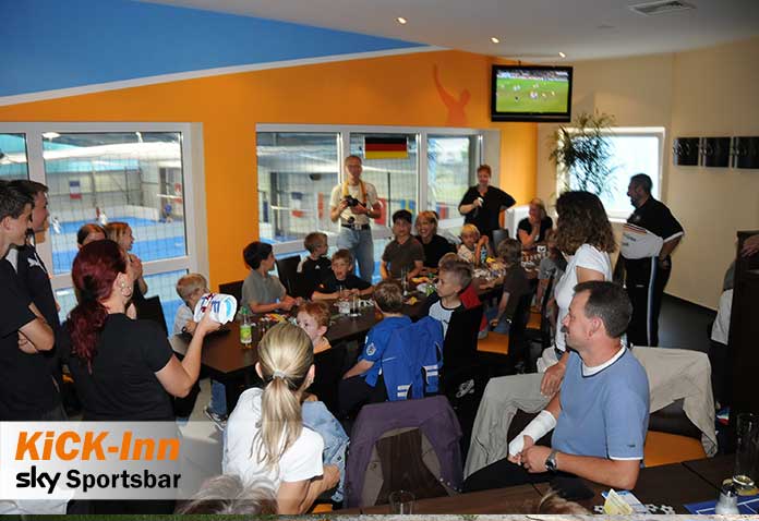 SKY Sportsbar Outdoor sky sportsbar kick-inn lounge